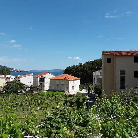 Appartement The Fox And The Rabbit Omiš